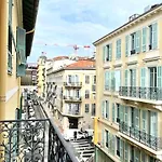 Historic & Spacious Flat W Balcony In Central Nice