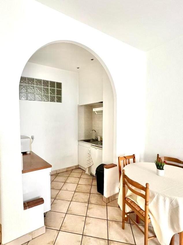 Appartamento Historic & Spacious Flat W Balcony In *