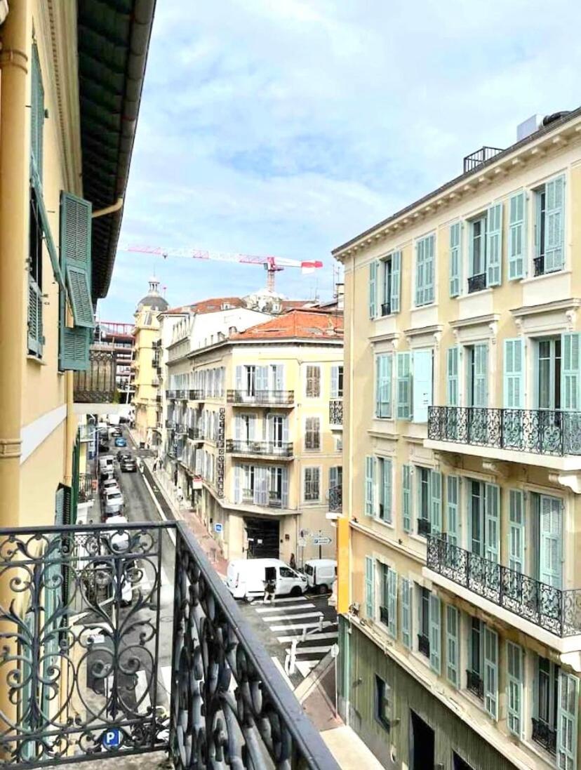 Historic & Spacious Flat W Balcony In Appartamento Nizza