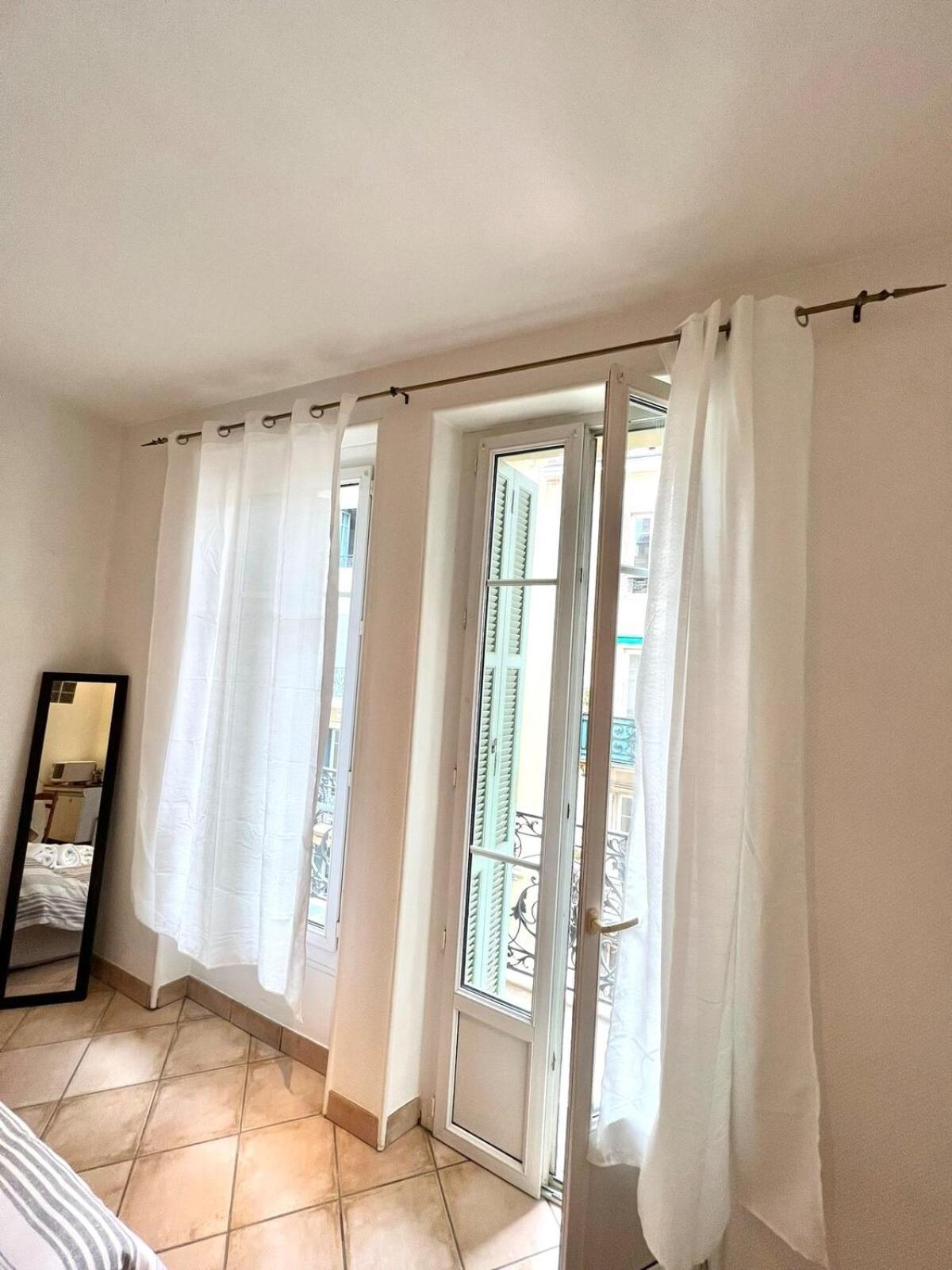 Appartamento Historic & Spacious Flat W Balcony In *