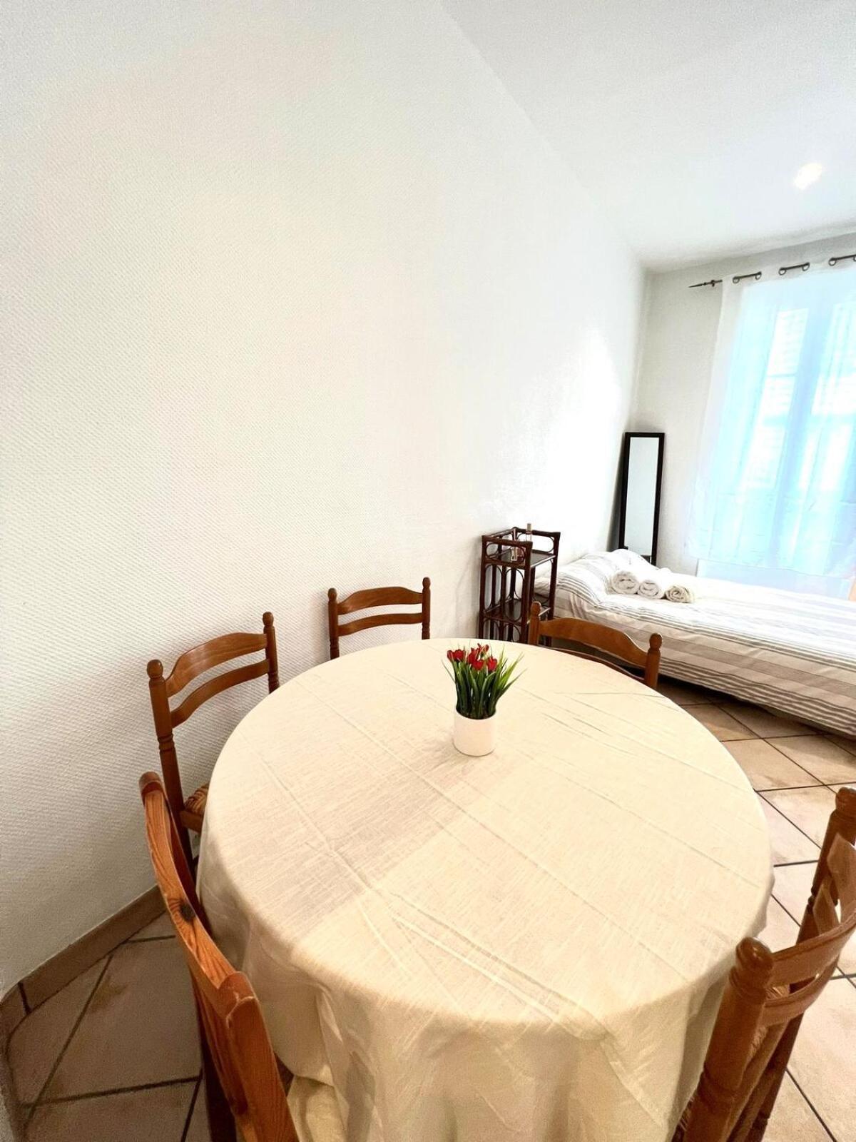 Historic & Spacious Flat W Balcony In Appartamento *